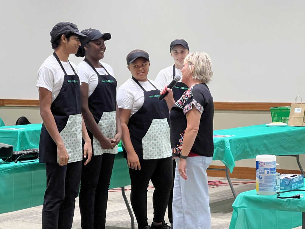 4-Hers stand together wearing aprons during challenge